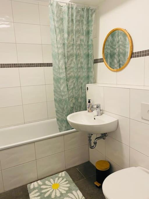 Nice And Calm Apartment In Duesseldorf Bagian luar foto